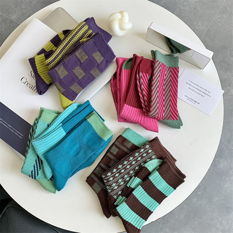 2025 Spring and Autumn New Colorful Striped Plaid Retro Style Geometric Cotton Women's Mid-Calf Socks Women's Socks Wholesale