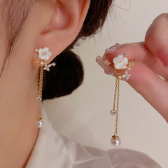 S925銀針森系の軽豪華で清新な貝母の花の2つはフリンジのイヤリングの文芸の甘美な組み合わせのファッションのイヤリングをつけます。