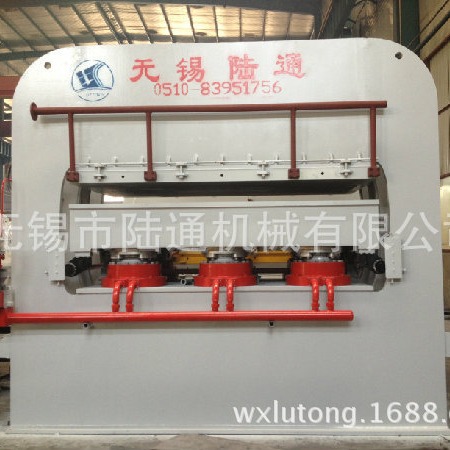 大量供应 单贴面压机 热压机贴面压机 高中纤板压机LT4*8-12