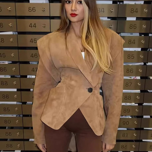 �羳�W��Ů�b���uͨ���� �r��V�I��Ƥ�q��Ч�����ſی������b����