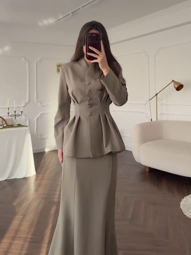 2025 Spring European and American Style New Retro Soft and Elegant Solid-Color Long-Sleeved Top and Long Skirt Elegant, Classy, and Comfortable Women's Suit