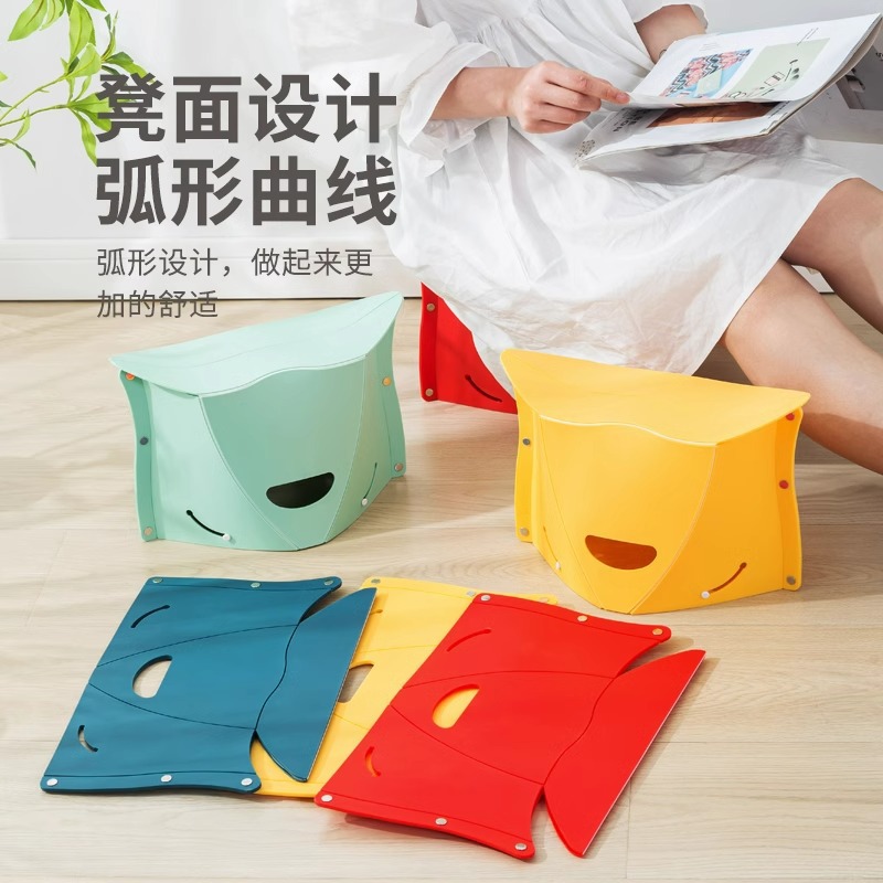 Folding plastic pony for traveling