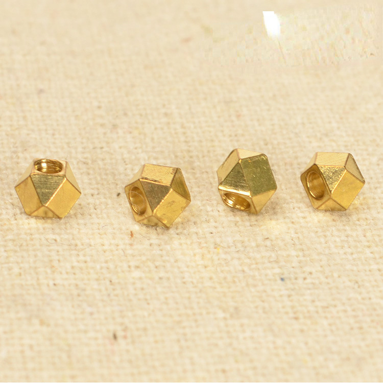 Cobre chapado en oro de 18 quilates y plata geométrica lote ángulo cuentas cuadradas lote flor espaciador perlas plateado roto plata corte ángulo perlas DIY accesorios de la joyería perlas sueltas