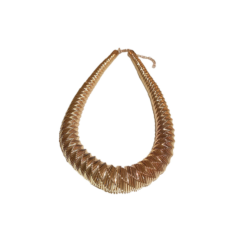 Diseño de metal europeo y americano collar nicho exagerado mediados-antigua cadena de clavícula Internet celebridad moda luz lujo estilo collar al por mayor para las mujeres