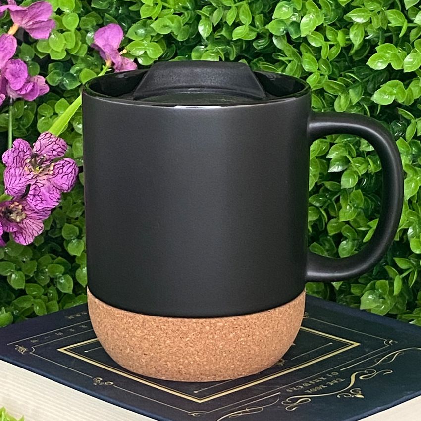 Procesamiento personalizado de tazas y jarras de cerámica con base de corcho multicolor para exportación, se pueden usar como regalos creativos para comercio electrónico transfronterizo con personalización de logotipo.