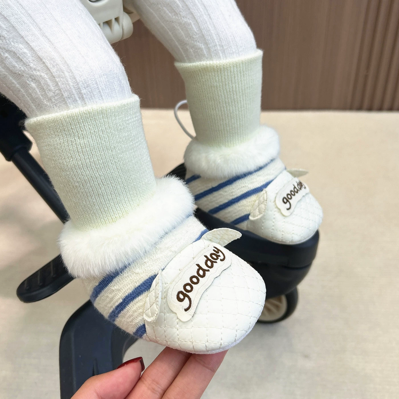 Детская зимняя обувь и носки плюс бархат 0-1 год без обуви для мужчин и женщин