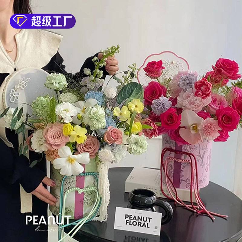 Cubo de arreglos florales del día de la madre Nuevo cubo de abrazo de flores chinas al por mayor Cubo de flores con hebilla de cheongsam Material de floristería de bricolaje