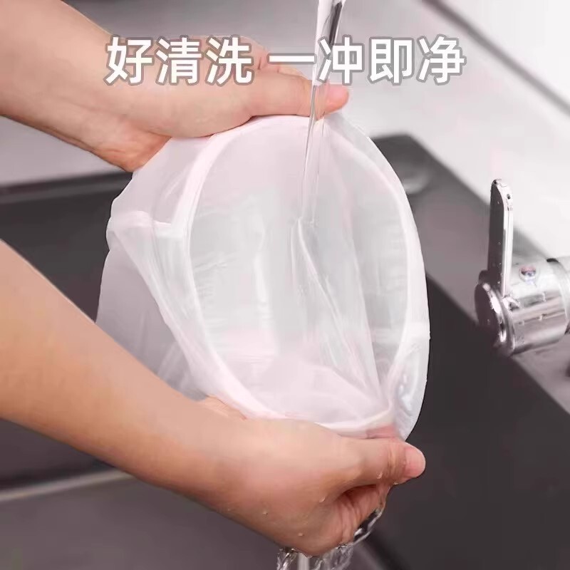 ギョーザの餡は水を押し出して餡を詰めます。家庭用の碗型の大口の白菜は水を切って脱水します。|undefined