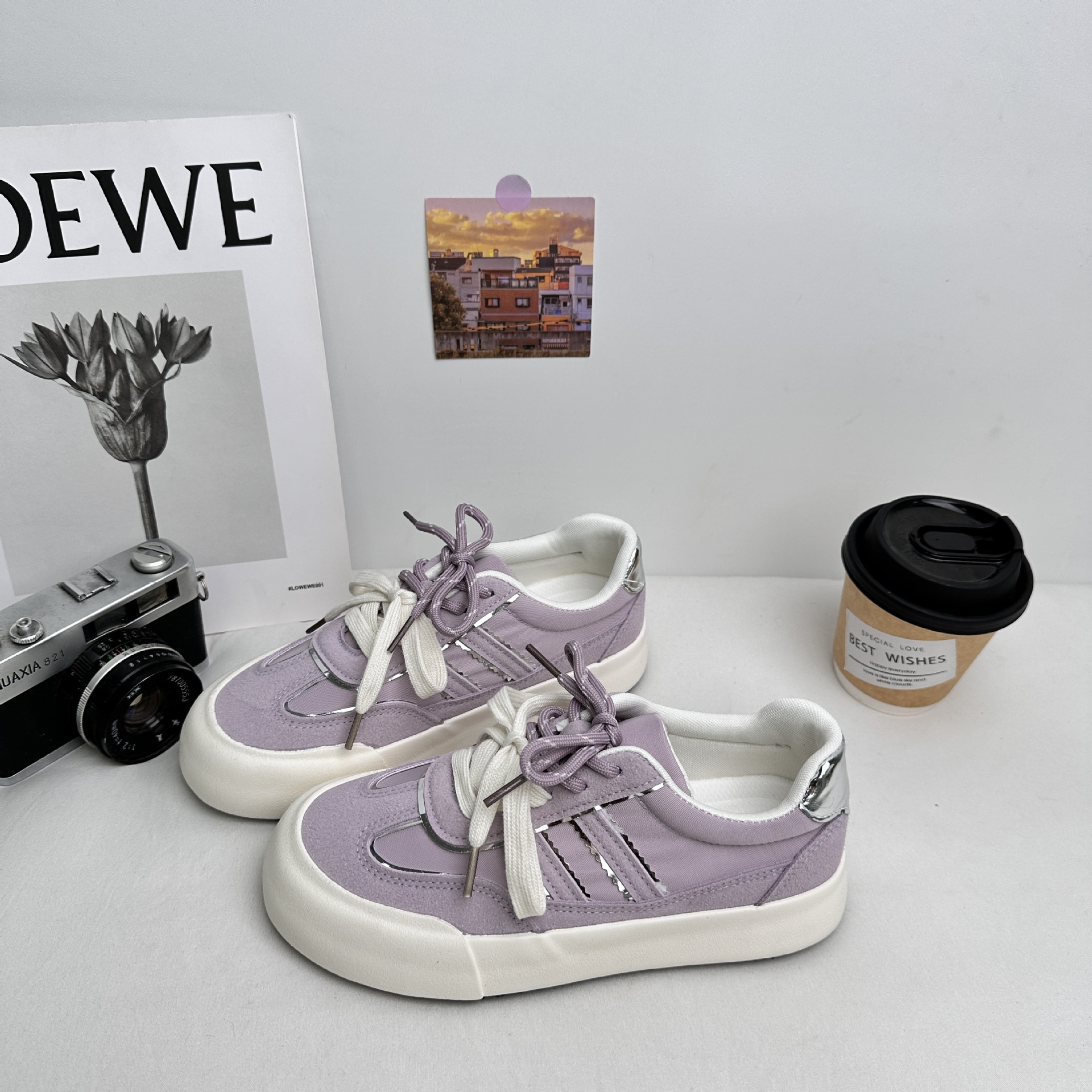 6633 plantillas de látex/zapatos de entrenamiento alemanes explosivos zapatos de mujer primavera nuevo estilo 2025 zapatos de tabla de punta redonda todo fósforo zapatos blancos pequeños