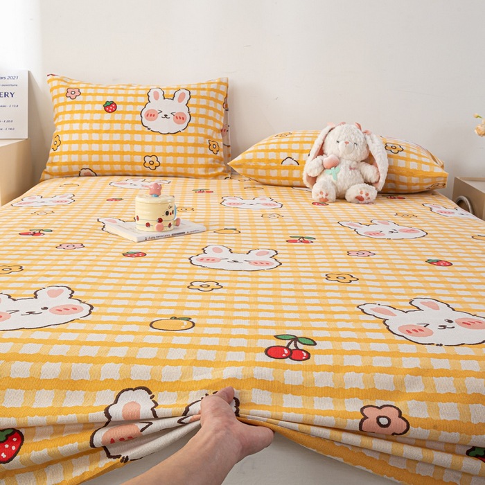 두꺼워진 낡은 거친 천 매트와 시트 - 체리버니