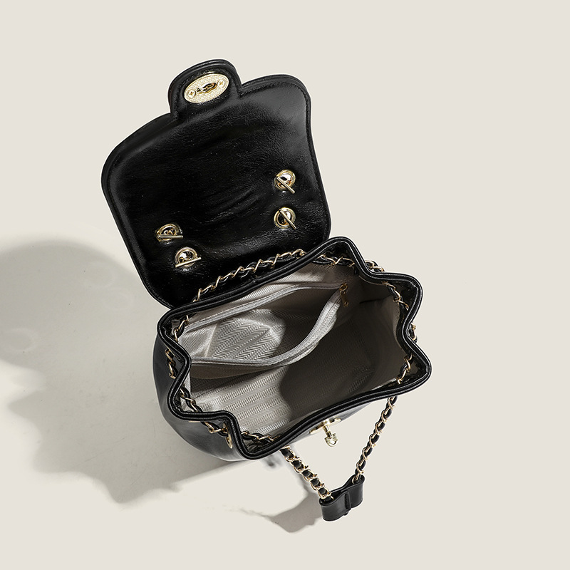 2024 nuevo estilo ins moda negro pequeña fragancia cadena mochila femenina estudiante