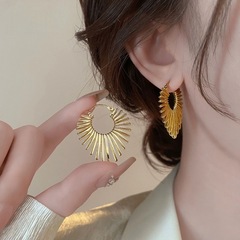 金色线条耳环轻奢高级感独特欧美时尚耳扣夸张耳钉小众设计耳饰女