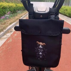 電気自動車の掛け物は電気自動車の前の収納袋を包みます。