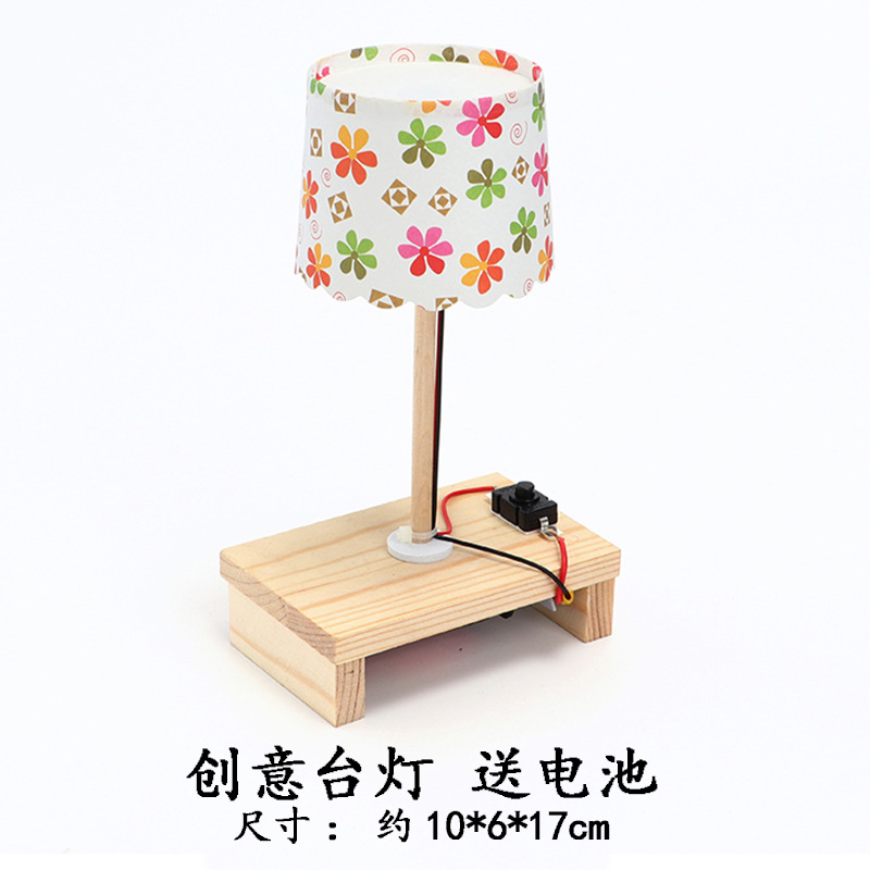 배터리가있는 창의적인 책상 램프