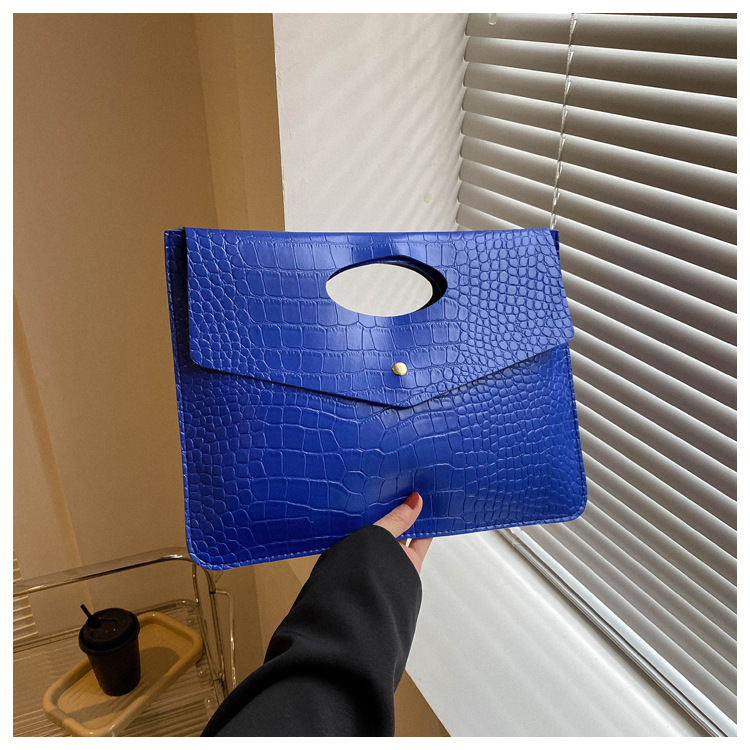 Women's Pu Leather Solid Color Streetwear Square Magnetic Buckle Clutch Bag display picture 5