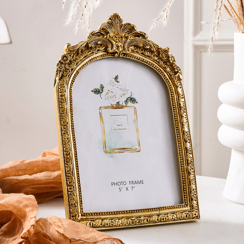 European-Style Vintage Gold Arched Lace Decorative Photo Frame, Embossed Photo Frame for Display, Home Decor, and Photo Props
