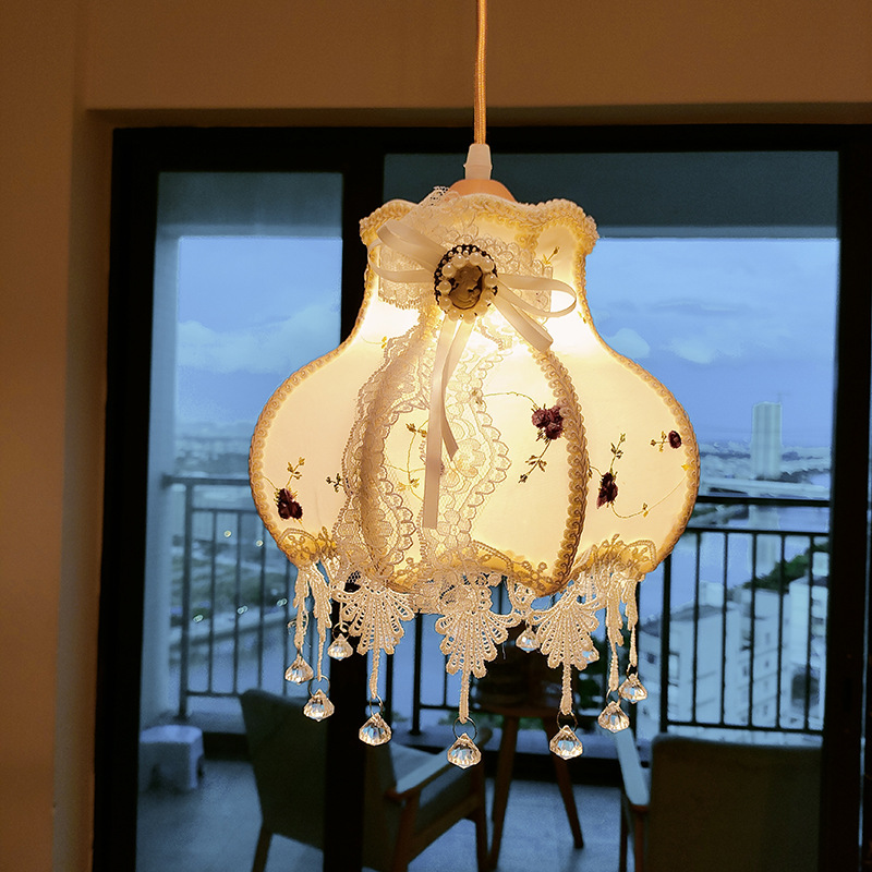 Nuevo suministro directo de fábrica cristal europeo retro caliente encaje blanco hecho a mano hogar decorativo lámpara Shell