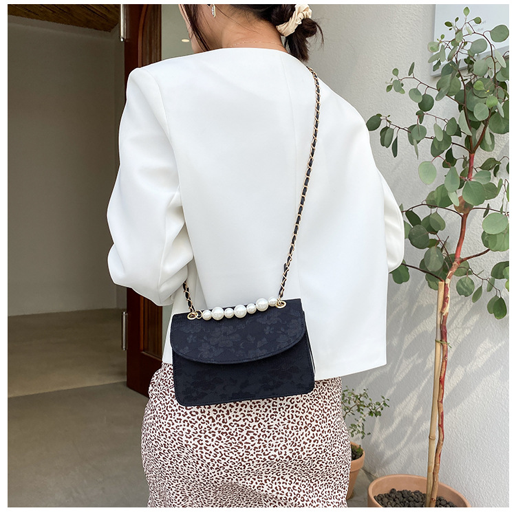 Pearl Handle Velvet Embroidery Shoulder Messenger Handbag Wholesale Nihaojewelry display picture 15