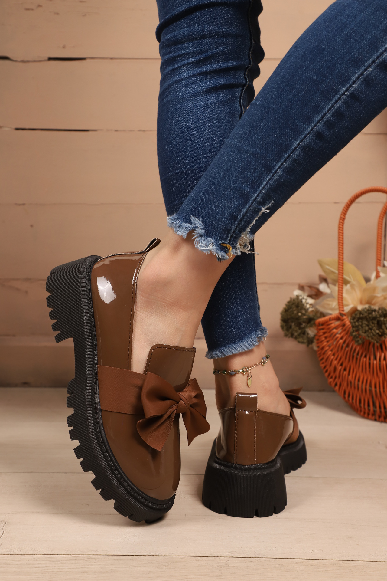 Women's Lus Size Bow Low Top Single Shoes Slip-On Leather Thick Soled Autumn New Style Size 43_vogvips.com