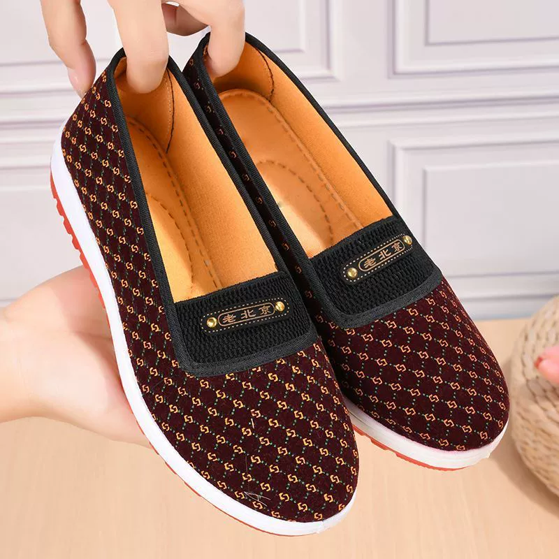 Старая пекинская тканевая обувь для женщин, удобная и повседневная обувь для мам, нескользящая и износостойкая, тканевая обувь для пожилых людей, мягкая подошва и мягкая поверхность, женская рабочая обувь.