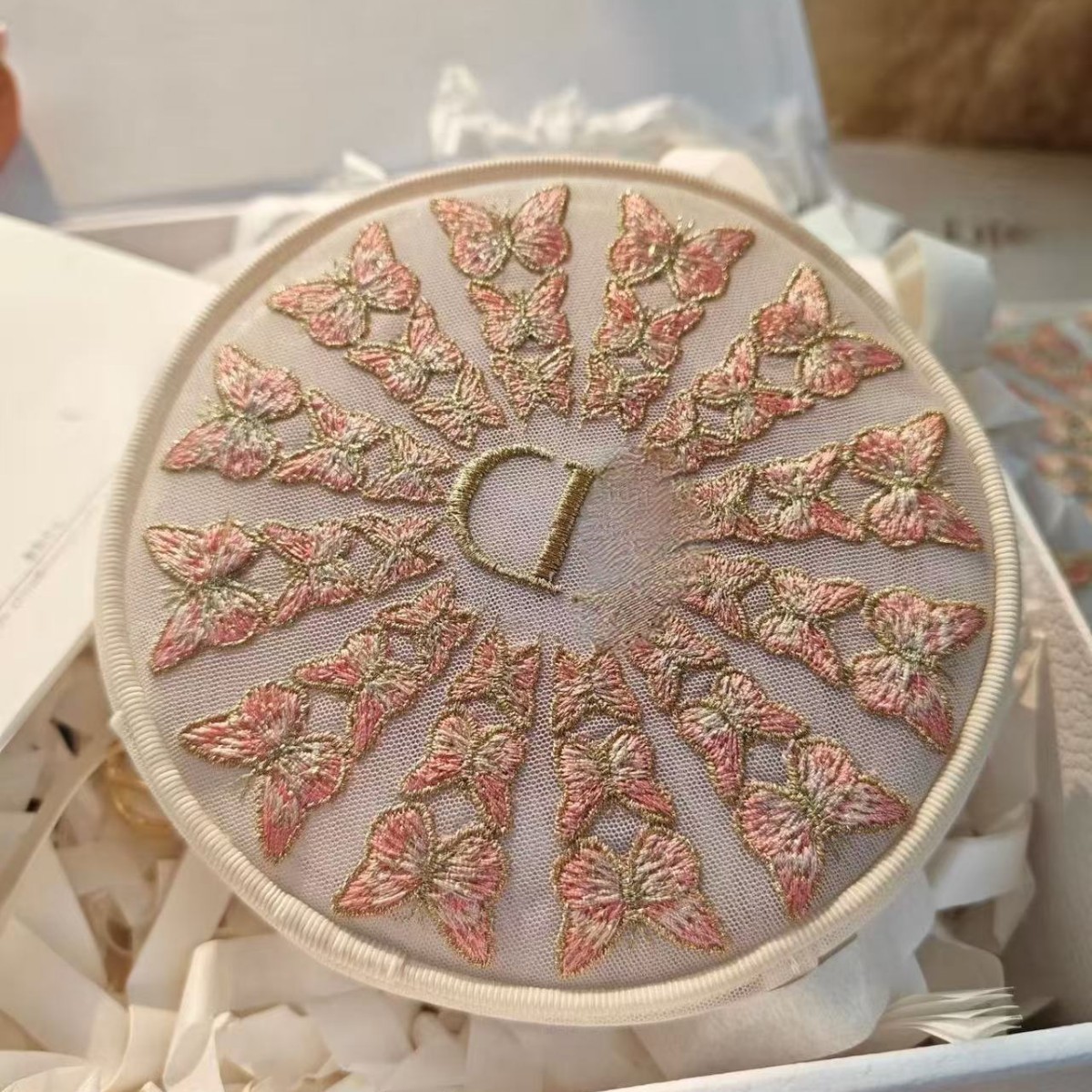 D brand's new March 8th limited edition round embroidered butterfly mesh makeup bag, high-end portable coin storage clutch bag