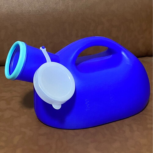 Factory Direct Sale 2000ml Plastic Urinal for Men with Lid, Thickened Elderly Large Capacity Night Pot for Adults