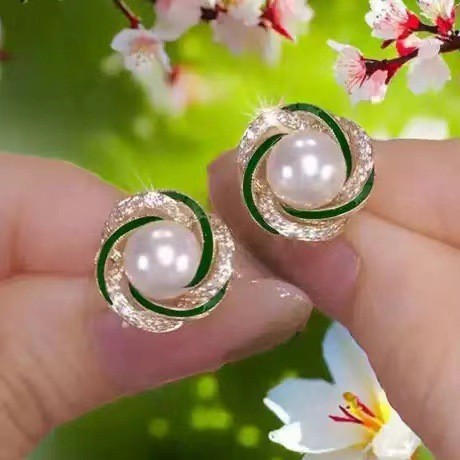 elegant earrings from pearl