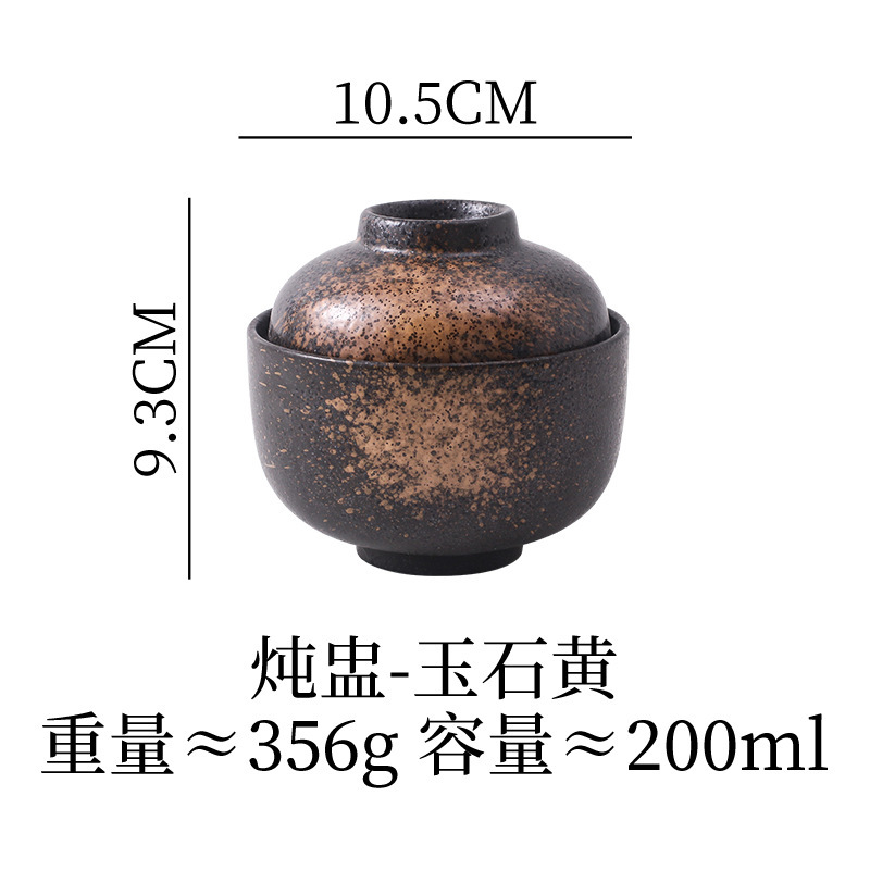 日本式の陶磁器の小さいシチューの杯のツバメの巣は水をあけて碗のスープをかぶせます。|undefined
