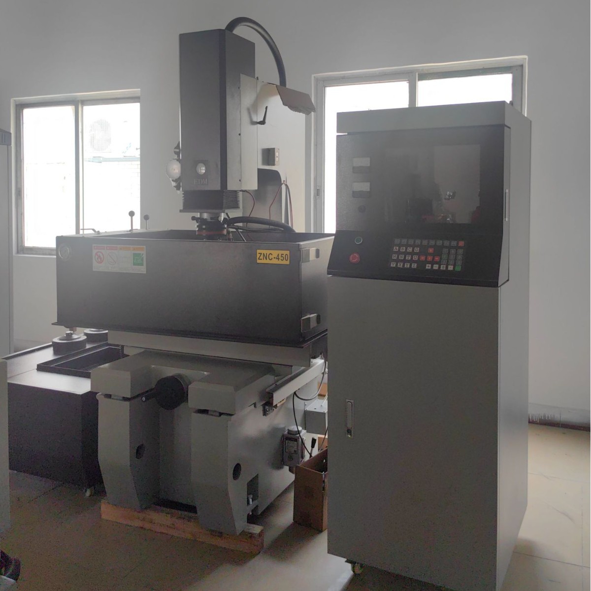 EDM�𻨻�����ֱ��̨�������ϵͳZNC450EDM����ģ�߸߾��ȸ߾���