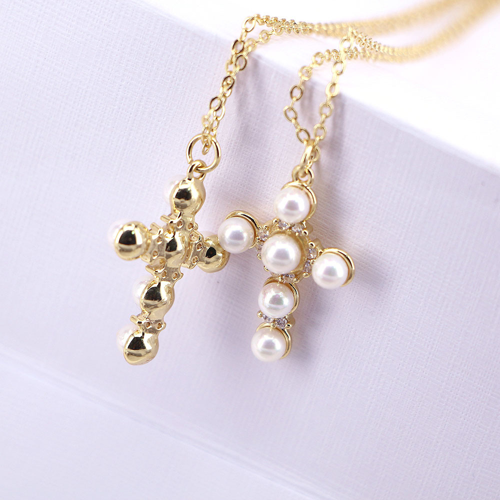 Simple Copper Gold-plated Inlaid Zircon Cross Pearl Pendant Necklace Wholesale display picture 2