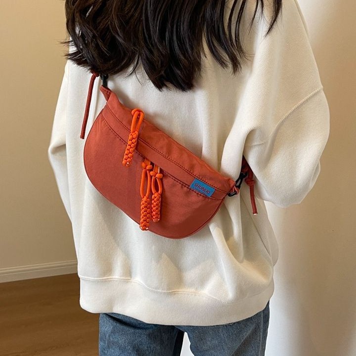 Los fabricantes venden al por mayor nuevos bolsos de mujer, bolsos de pecho de tela Oxford de moda, bolsos de mensajero de hombro para damas casuales, bolsillos de moda de todos los partidos