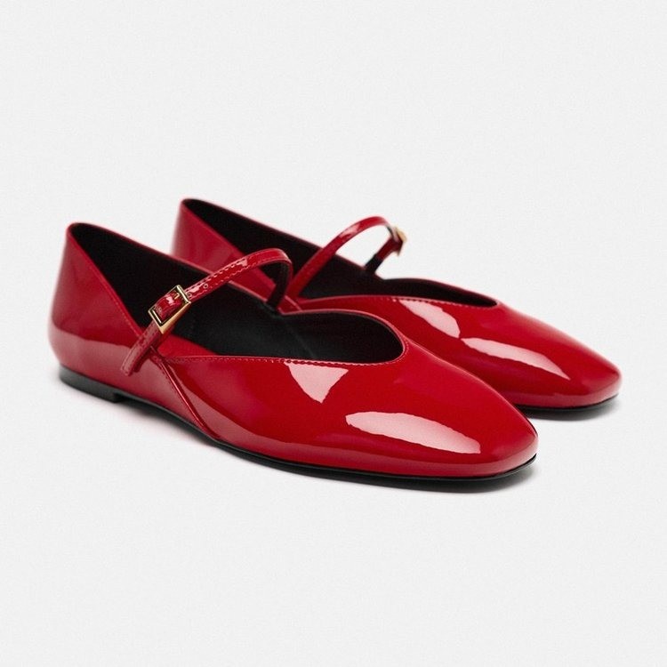 2026 nuevo estilo de verano europeo y americano estilo de moda universal antideslizante plano tipo hebilla zapatos de moda de mujer
