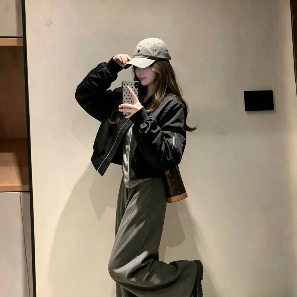 Áo khoác jacket nữ dáng ngắn form rộng vai đứng kiểu bóng chày, dài tay, khóa kéo — Màu kaki, hai lớp, có lót vải, Đen hai lớp có lót chi tiết 6