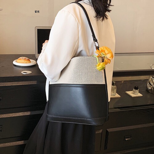 2025 New Simple and Elegant Rainier Bucket Bag Large Bag Versatile Insta Fashion Handbag Shoulder Bag Korean Style Women's Bag