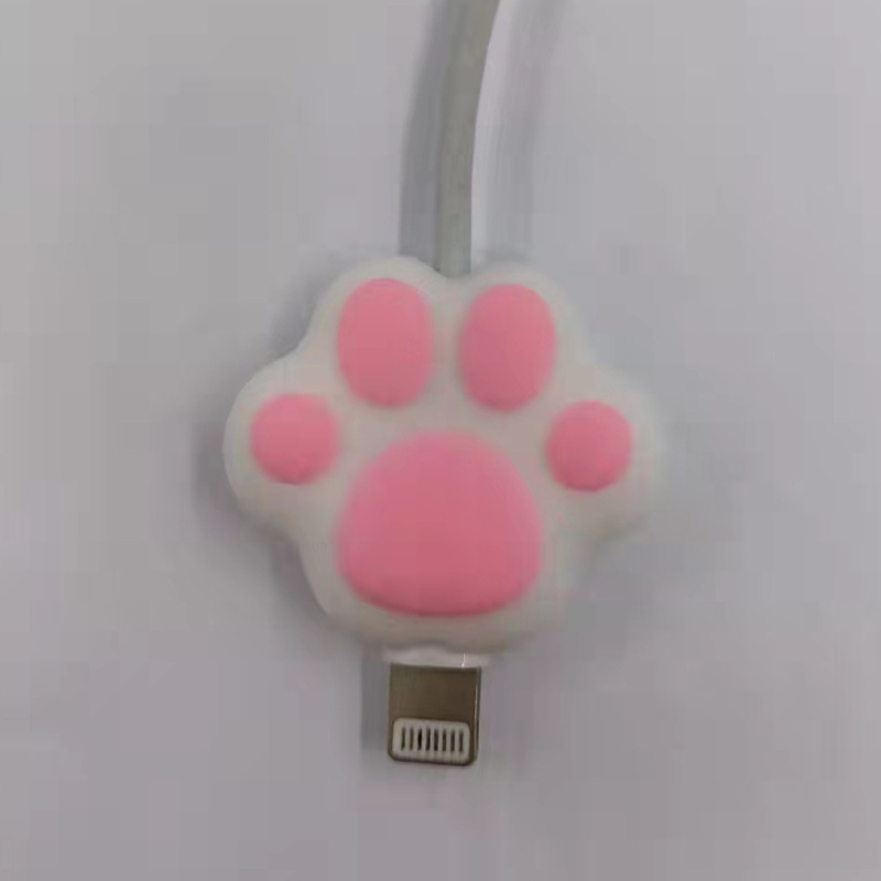 핑크 흰 고양이 발톱