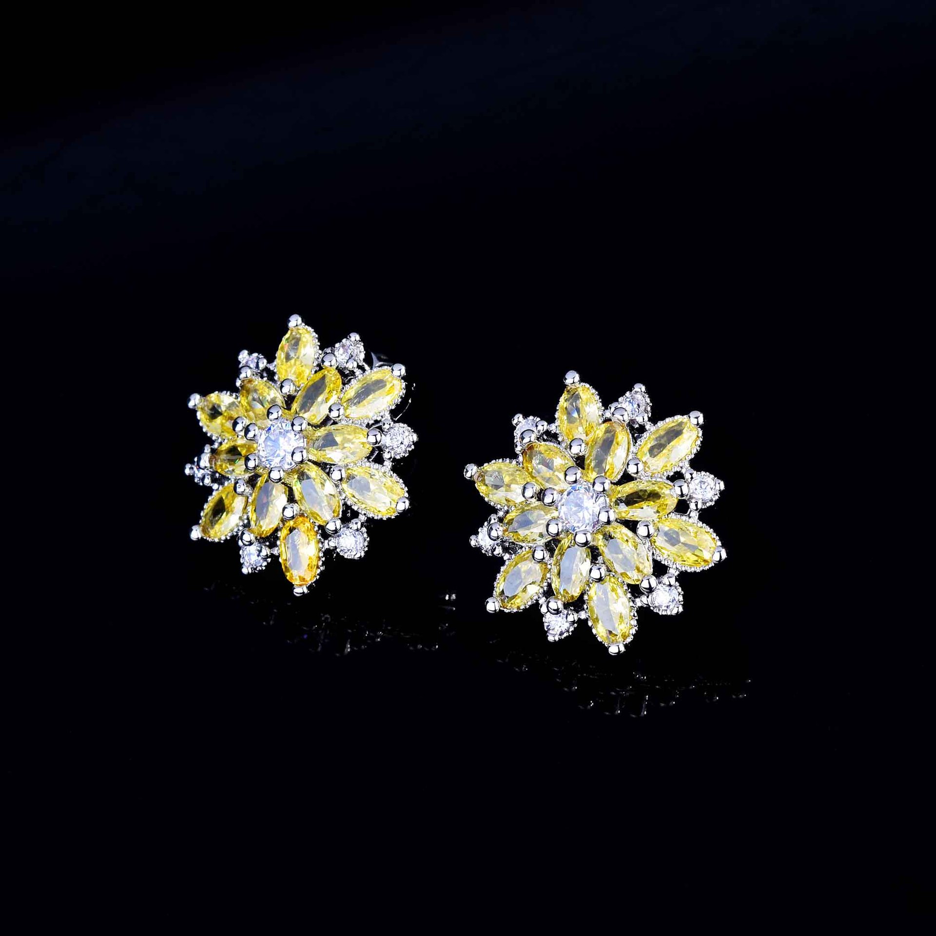 Color Zirconium Small Fresh Fashion Personality Earrings Copper Flower Daisy Earrings display picture 6