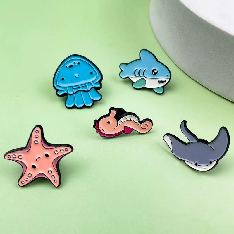 Broche de vida marina de dibujos animados, accesorios de ropa de estilo lindo, insignias, bolsos decorativos de ins transfronterizos, insignias de metal
