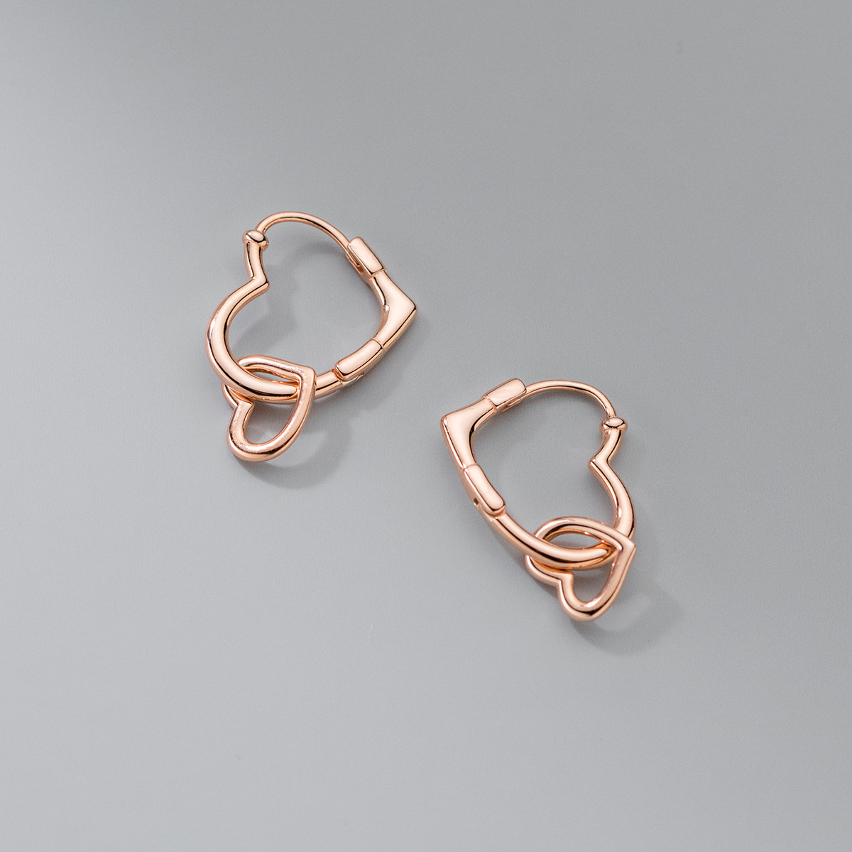 Lodge S925 línea plateada amor hebilla de oreja simple en forma de corazón Pendientes de temperamento de moda coreana M01187