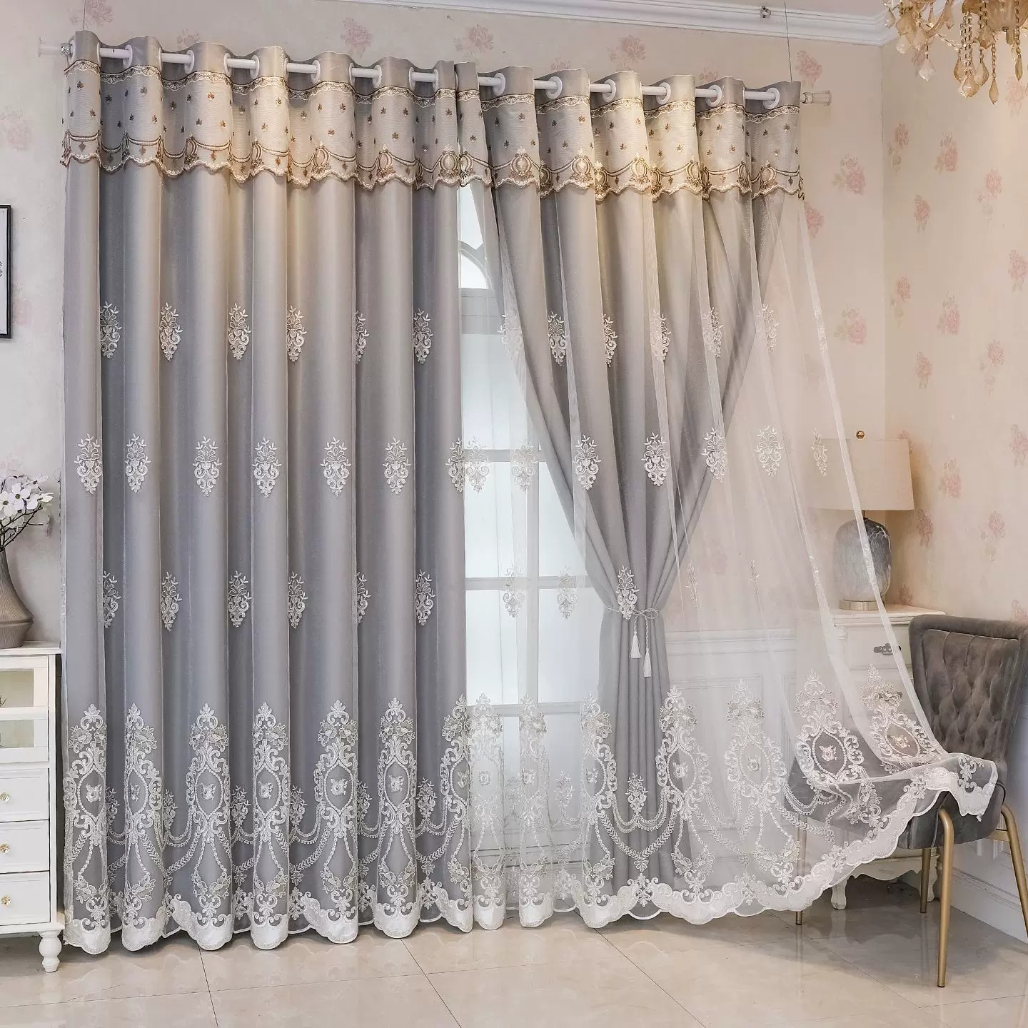 Cortinas de sombra de la Sala de estar europea, dormitorios terminados, protección solar, aislamiento térmico, ventanas flotantes, aterrizaje de un conjunto completo de bordados integrados de doble capa