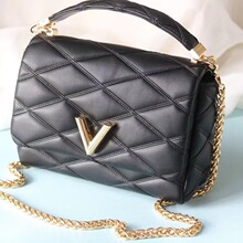 有标2025冬季新款 工厂直批V扣Twist 羊皮扭锁可调节链条包编织