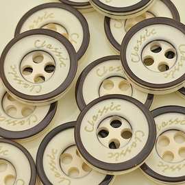 厂家直销现货百搭四眼树脂纽扣仿木头四眼纽扣激光英文衬衫POLO衫