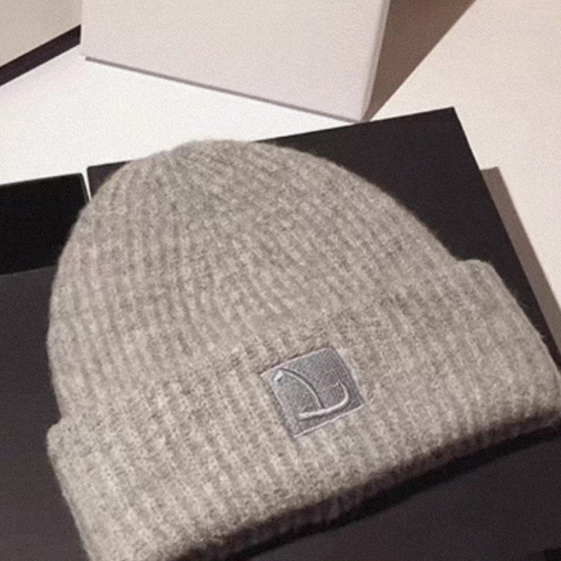 Circunferencia de la cabeza grande suelta sombrero de lana gruesa sombrero de otoño e invierno sombrero frío cálido de las mujeres orejeras de aspecto facial sombrero de punto