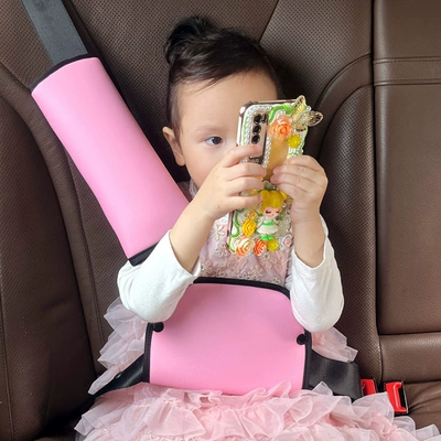 Protector Does Not Strangle the — Seat belt shoulder pad