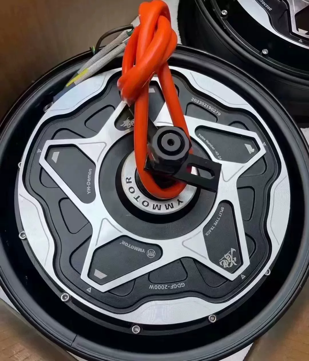 Yuma 6-го поколения мотор-колесо 10/12 дюймов, до 3000W, 16–20 осей, плиточная версия, цветные корпуса