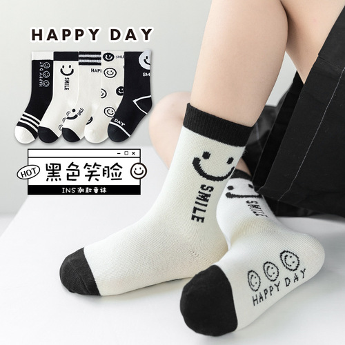 Chongchong said that spring new children's socks are thin, breathable and sweat-absorbent cotton socks, mid-length socks for boys and girls, wholesale