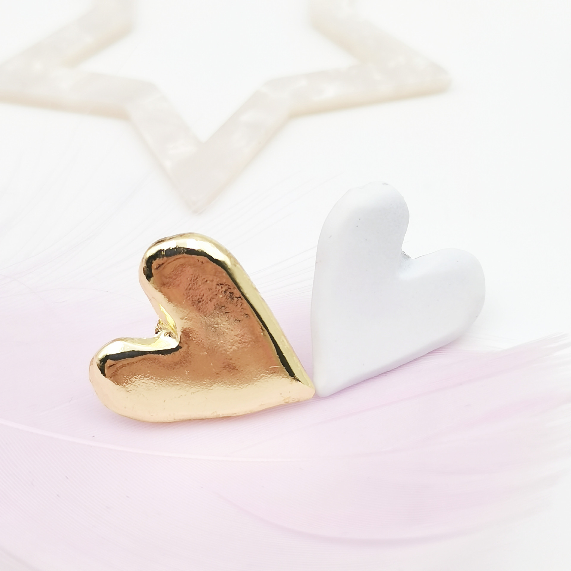 Fashion Heart Shape Alloy Stoving Varnish Ear Studs display picture 3