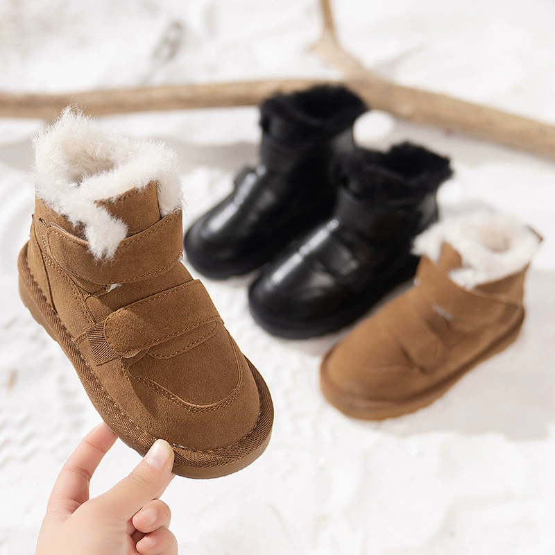 Детские снежные сапоги зимой 2024 новая бархатная мягкая подошва для мужчин и женщин утолщенные теплые хлопчатобумажные туфли для детей против скольжения