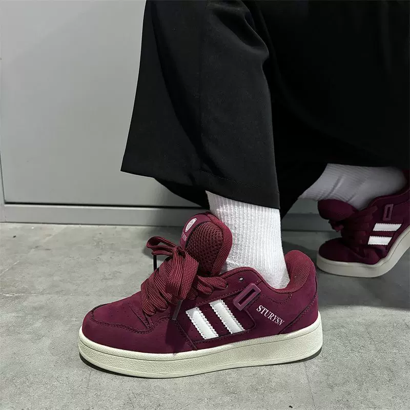 2024秋季新款男校园港风小众酒红色面包鞋男时尚潮百搭休闲板鞋子