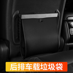 新商品のゴミ箱は車の中でゴミ袋で折り畳みできます。後列の傘は車にかけられています。