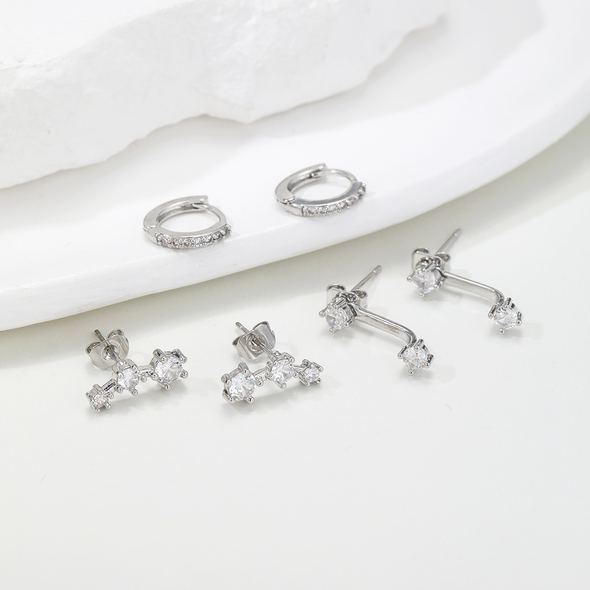 Set 3 paia orecchini a lobo in zircone e rame per donna_voghion.com